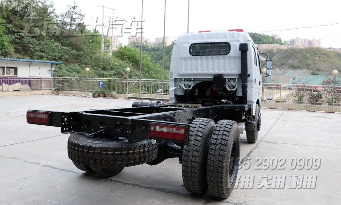 四驅(qū)雙排越野車,越野專用車底盤,東風多利卡底盤,四驅(qū)輕卡底盤,東風小霸王越野車,140馬力卡車底盤