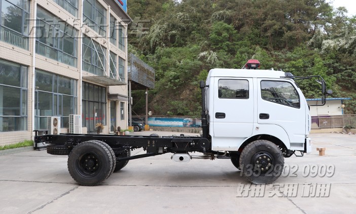 四驅(qū)雙排越野車,越野專用車底盤,東風多利卡底盤,四驅(qū)輕卡底盤,東風小霸王越野車,140馬力卡車底盤