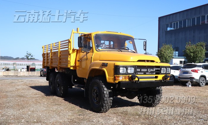 東風(fēng)六驅(qū)卡車,六驅(qū)越野車,東風(fēng)軍車,軍用運(yùn)輸車,越野卡車,尖頭卡車