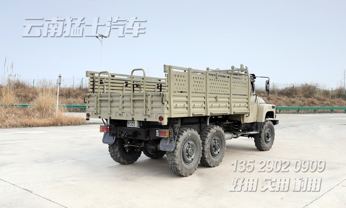 EQ240,東風(fēng)六驅(qū)越野卡車,6*6長頭運(yùn)兵車,長鼻子卡車,出口越野載貨車