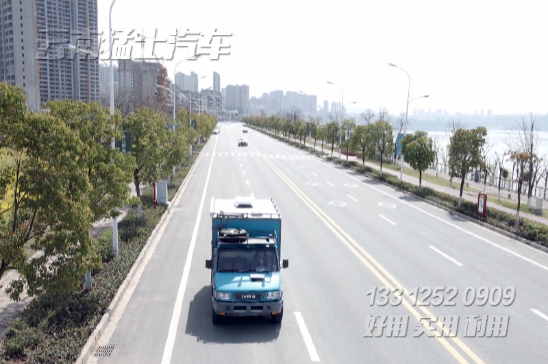 依維柯房車,四驅(qū)越野房車,自行式房車,房車露營,定制款房車,房車設(shè)計(jì),房車改裝