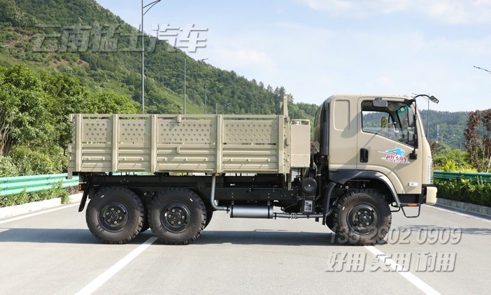 出口型輕卡,2.5噸越野卡車,東風(fēng)山貓整車,駝灰色卡車,加強款卡車,六驅(qū)柴油載貨車