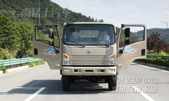 出口型輕卡,2.5噸越野卡車,東風(fēng)山貓整車,駝灰色卡車,加強款卡車,六驅(qū)柴油載貨車