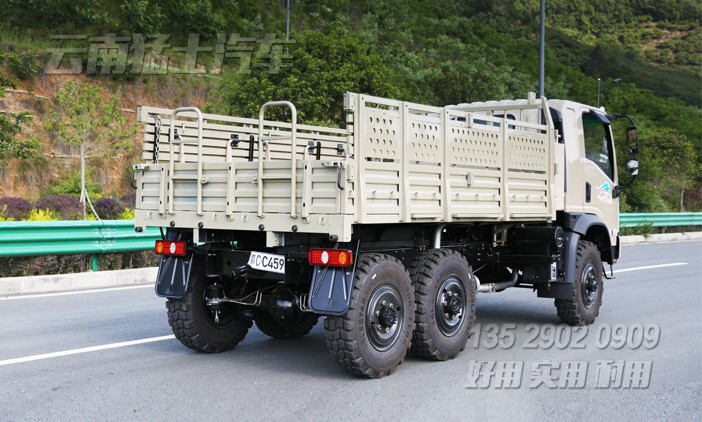 出口型輕卡,2.5噸越野卡車,東風(fēng)山貓整車,駝灰色卡車,加強款卡車,六驅(qū)柴油載貨車