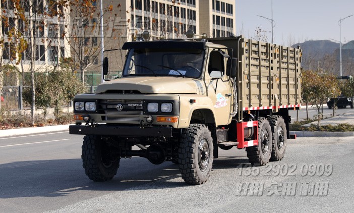 東風(fēng)EQ240,二汽尖頭車,六驅(qū)越野車配置,經(jīng)典尖頭車