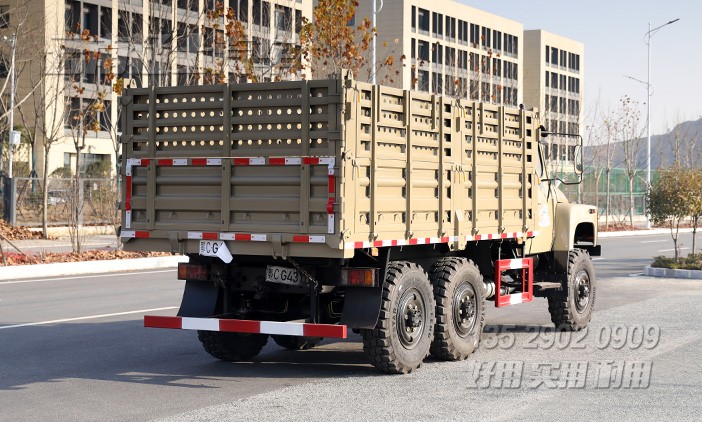 東風(fēng)EQ240,二汽尖頭車,六驅(qū)越野車配置,經(jīng)典尖頭車